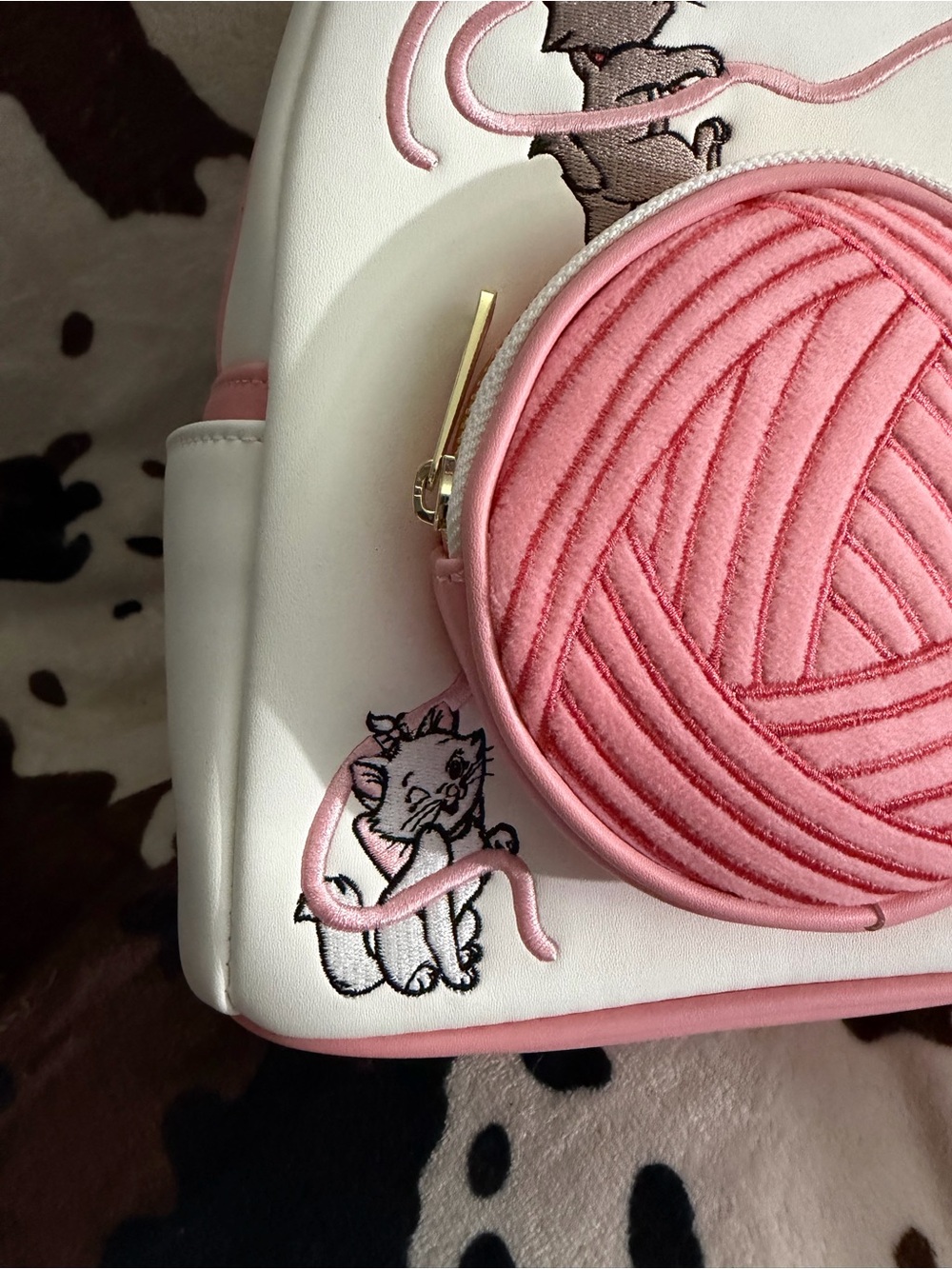 Disney x Loungefly White & Pink Yarn Ball Mini Backpack - Picture 2 of 7